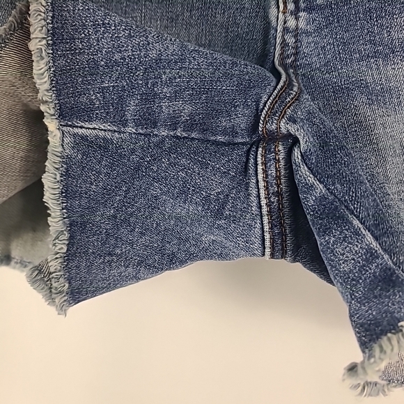 KUT from the Kloth Women's Gidget Fray Short Denim Shorts Bringing W/ Medi Sz 12 - Picture 4 of 6